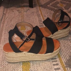 American Eagle sandals